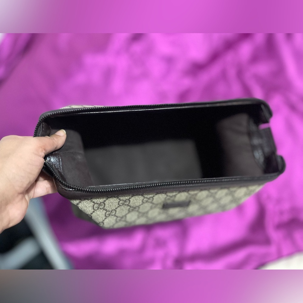 Gucci GG Supreme Tick Makeup/Toiletry Bag - Picture 10 of 17